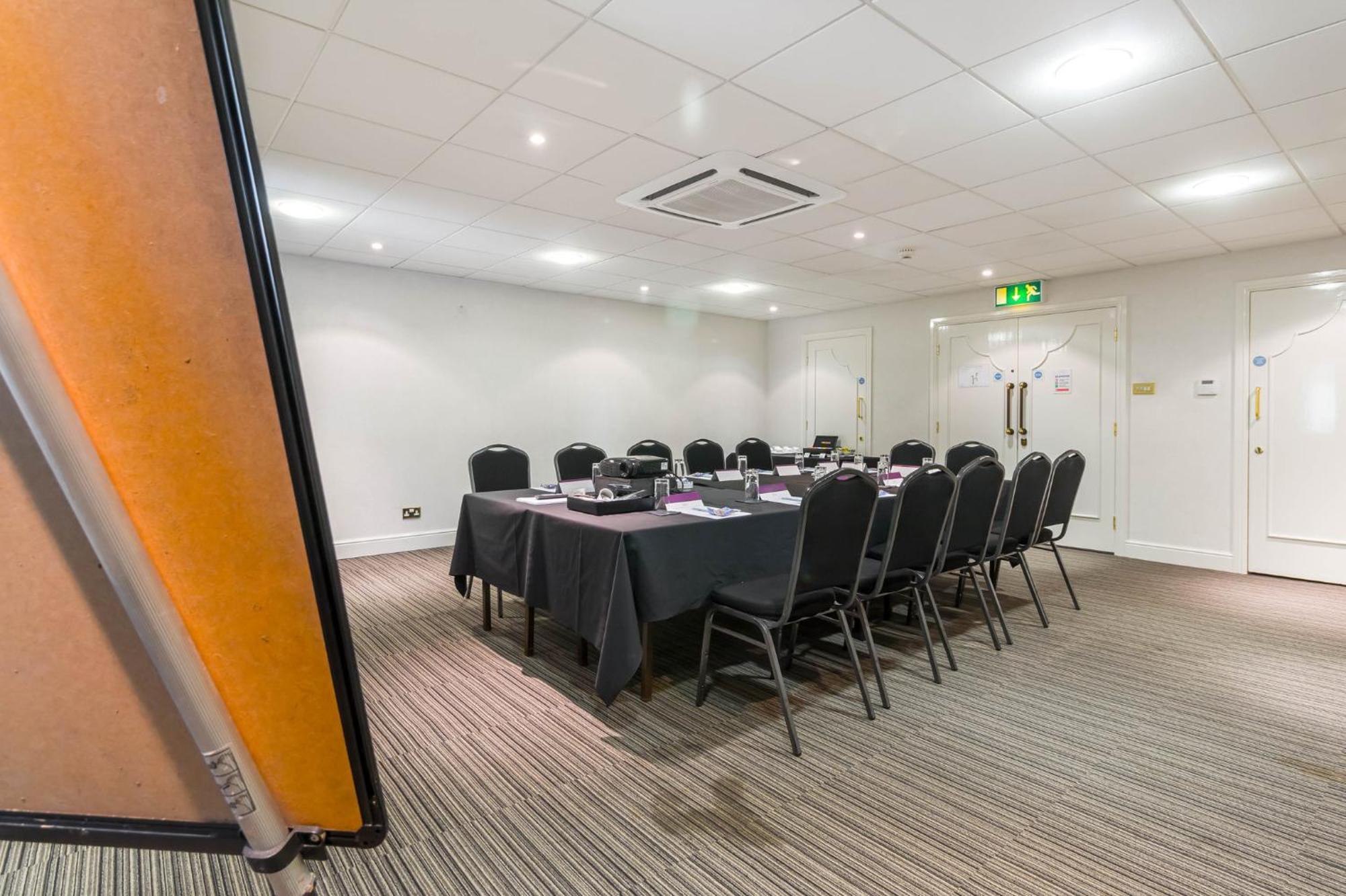 Garner Hotel Preston Samlesbury By Ihg Екстериор снимка